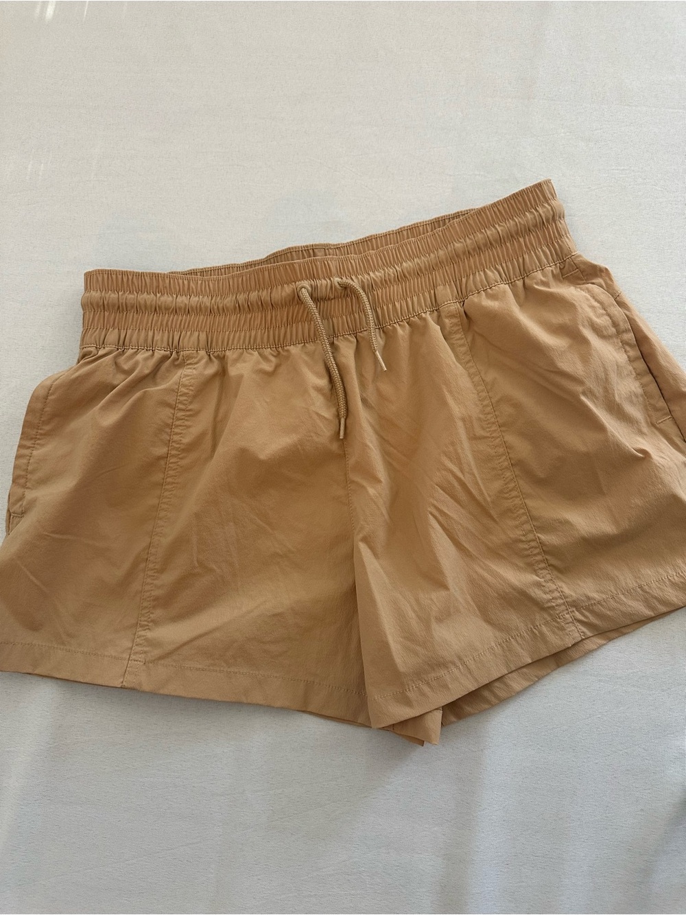 Tan, Khaki Women's Elastic Waist Shorts Columbia M, pockets